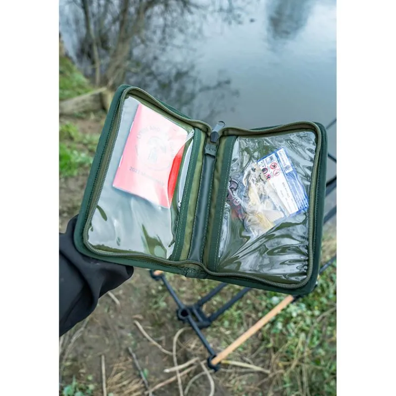 Korum Trousse Progress - Document Wallet * Bagagerie Carpe